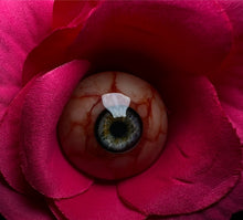 Cargar imagen en el visor de la galería, Eye Ball Flower Hair Clip or Pin