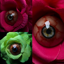 Cargar imagen en el visor de la galería, Eye Ball Flower Hair Clip or Pin