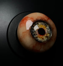 Cargar imagen en el visor de la galería, Eyeball phone grip Mag Safe Swappable top