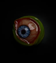 Cargar imagen en el visor de la galería, Eyeball with eyelid Phone Grip