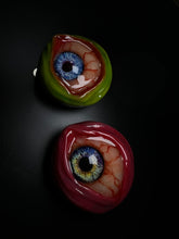 Cargar imagen en el visor de la galería, Eyeball with eyelid Phone Grip