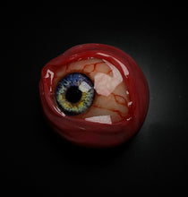 Cargar imagen en el visor de la galería, Eyeball with eyelid Phone Grip