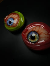 Cargar imagen en el visor de la galería, Eyeball with eyelid Phone Grip