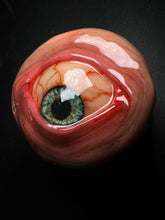 Cargar imagen en el visor de la galería, Surprised Eye Horror Herb Grinder