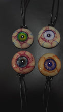 Cargar y reproducir el video en el visor de la galería, Eye Ball Necklace