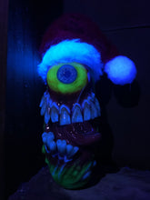 Cargar imagen en el visor de la galería, Creepy Christmas Horror Pickle