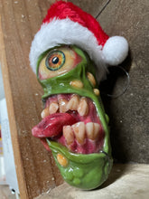 Cargar imagen en el visor de la galería, Creepy Christmas Horror Pickle