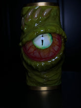 Cargar imagen en el visor de la galería, Reptilian / Dragon Eye Lighter Sleeve