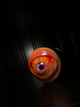 Cargar imagen en el visor de la galería, Surprised Eye Horror Herb Grinder