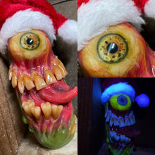 Cargar imagen en el visor de la galería, Creepy Christmas Horror Pickle