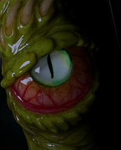 Cargar imagen en el visor de la galería, Reptilian / Dragon Eye Lighter Sleeve