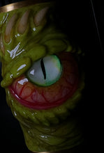 Cargar imagen en el visor de la galería, Reptilian / Dragon Eye Lighter Sleeve