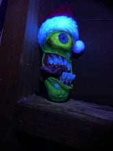 Cargar imagen en el visor de la galería, Creepy Christmas Horror Pickle
