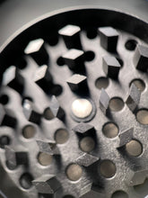 Cargar imagen en el visor de la galería, Surprised Eye Horror Herb Grinder