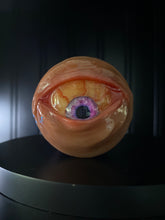 Cargar imagen en el visor de la galería, Surprised Eye Horror Herb Grinder