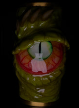 Cargar imagen en el visor de la galería, Reptilian / Dragon Eye Lighter Sleeve