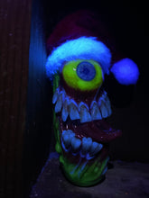 Cargar imagen en el visor de la galería, Creepy Christmas Horror Pickle