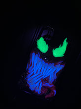 Cargar imagen en el visor de la galería, Symbiote inspired Venom Phone Case