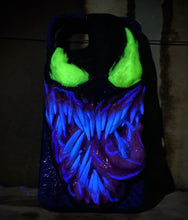 Cargar imagen en el visor de la galería, Symbiote inspired Venom Phone Case