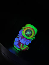 Cargar imagen en el visor de la galería, Worm Eye Shot Glass