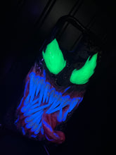Cargar imagen en el visor de la galería, Symbiote inspired Venom Phone Case