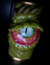 Cargar imagen en el visor de la galería, Reptilian / Dragon Eye Lighter Sleeve
