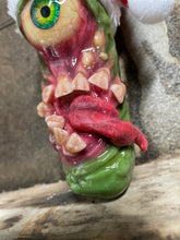 Cargar imagen en el visor de la galería, Creepy Christmas Horror Pickle