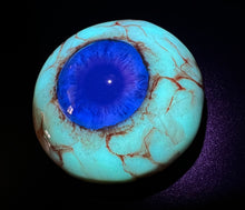 Cargar imagen en el visor de la galería, Gross Eyeball Phone Grip Swappable