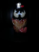 Cargar imagen en el visor de la galería, Symbiote Venom Inspired Lighter Sleeve