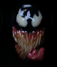 Cargar imagen en el visor de la galería, Symbiote Venom Inspired Lighter Sleeve