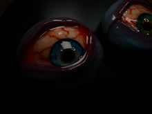 Cargar imagen en el visor de la galería, Eyeball with eyelid Phone Grip