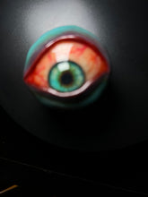 Cargar imagen en el visor de la galería, Eyeball with eyelid Phone Grip