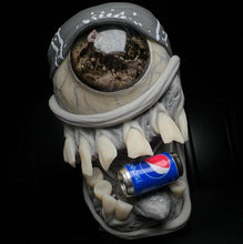 Загрузить изображение в средство просмотра галереи, Bandana Guy Lighter Sleeve