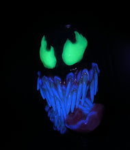Cargar imagen en el visor de la galería, Symbiote Venom Inspired Lighter Sleeve