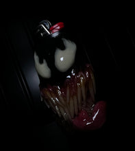 Cargar imagen en el visor de la galería, Symbiote Venom Inspired Lighter Sleeve