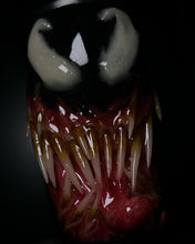 Cargar imagen en el visor de la galería, Symbiote Venom Inspired Lighter Sleeve