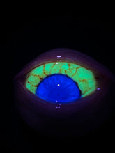 Cargar imagen en el visor de la galería, Eyeball with eyelid Phone Grip