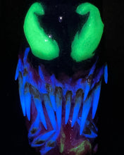 Cargar imagen en el visor de la galería, Symbiote Venom Inspired Lighter Sleeve