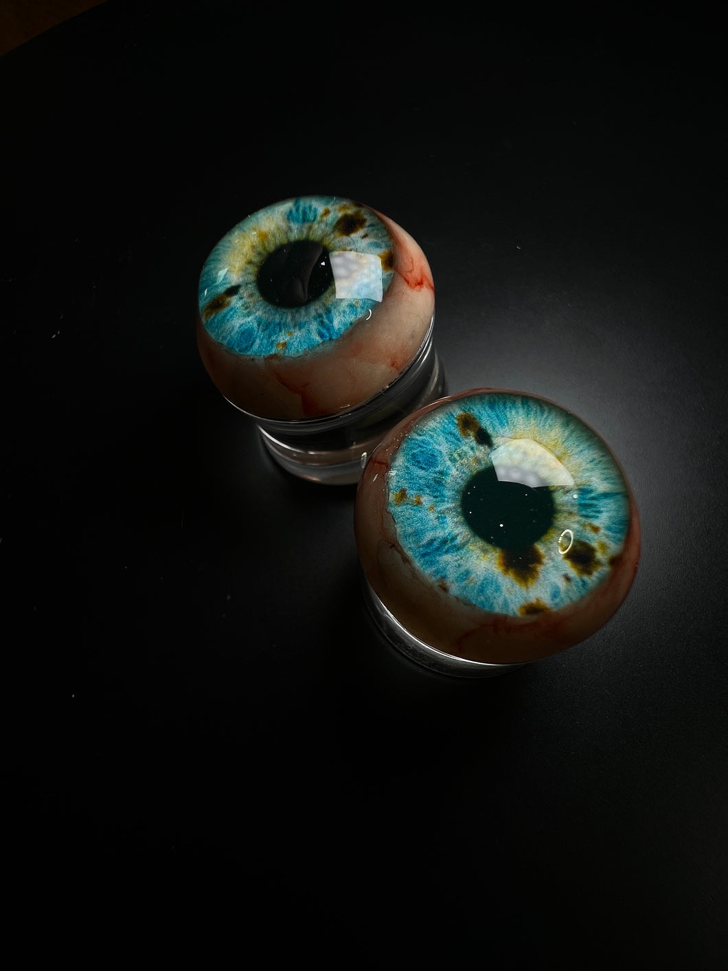 Eyeball ear gauges/plugs