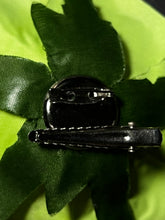 Cargar imagen en el visor de la galería, Eye Ball Flower Hair Clip or Pin
