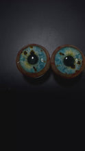Загружайте и воспроизводите видео в средстве просмотра галереи Eyeball ear gauges/plugs
