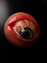 Загрузить изображение в средство просмотра галереи, Eyeball with eyelid Phone Grip
